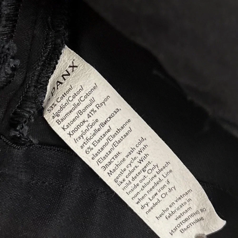 Spanx Stretch Twill Shorts  L Black Cotton Pull On Slimming Chic Classic